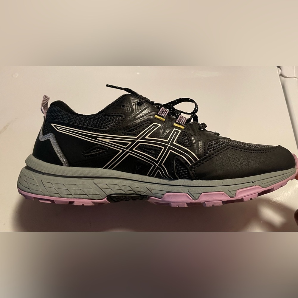 Women’s ASICS Sneaker Size 9